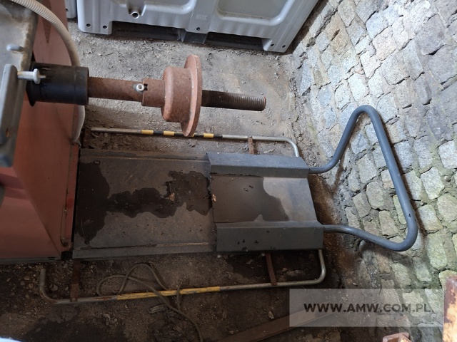 Wyważarka uniwersalna do kół samochodów ciężarowych FACOM (max. udźwig - 160 kg) 